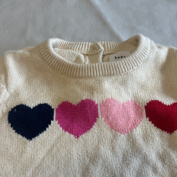 GAP - Heart Pattern Relaxed fit Cream Sweater with ruffled hem - Picture 2 of 3